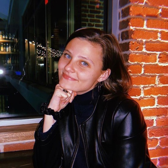 Meet your Posher, Chloe - Picture 1 of 1